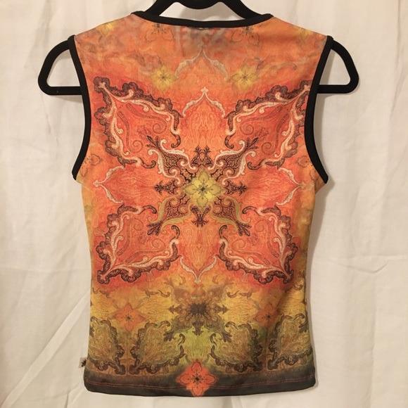 So Sporty Lined Mandala Pattern Yoga/Running Top - Picture 2 of 5